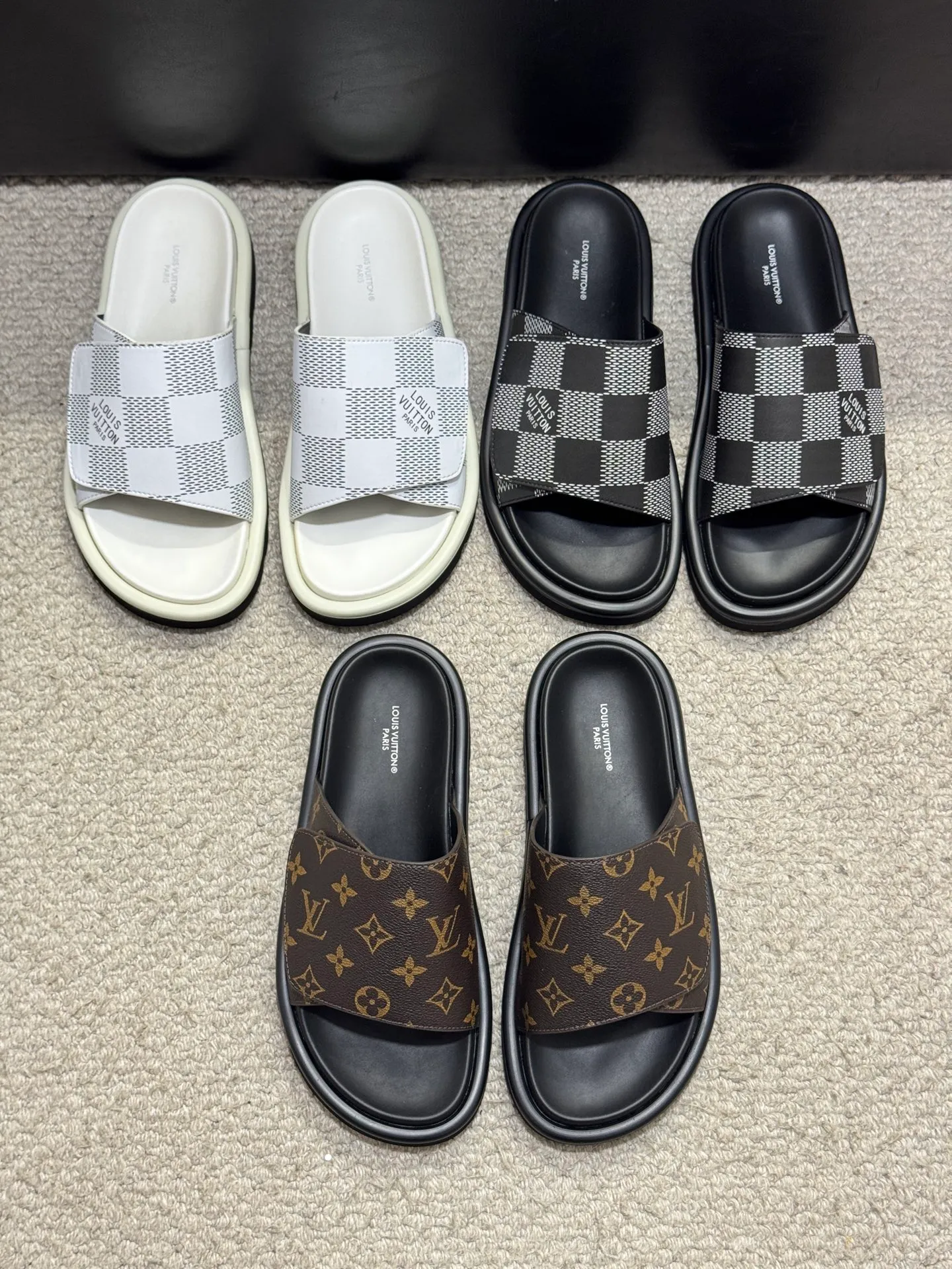Men's Men's Shoes💰360 [New Style]🦇🦇Top Original [Louis Vuitton] Slippers for Couples👫Spring and Summer Style🎯🎯As an active family in the fashion industry ⭐ Lv takes bold innovation as its true nature ⚡Fabric and floral with hardware🔥Clean and neat ⚡Fashionable and elegant🌹Multiple colors available Size: 36-44 (45. Customized